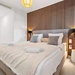 Retreat 3br With Ocean Views - Fitness, Pool And Wellness Access