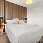 Apartment Retreat 3br With Ocean Views - Fitness, Pool And Wellness Access *