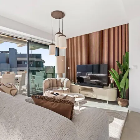 Retreat 3br With Ocean Views And Pool Access Apartament Estepona