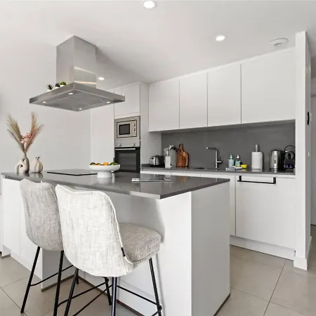 Retreat 3br With Ocean Views - Fitness, Pool And Wellness Access