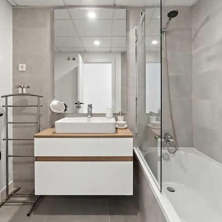 Retreat 3br With Ocean Views - Fitness, Pool And Wellness Access דירה אסטפונה