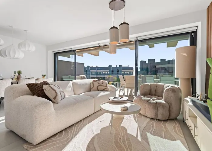 Retreat 3br With Ocean Views And Pool Access *