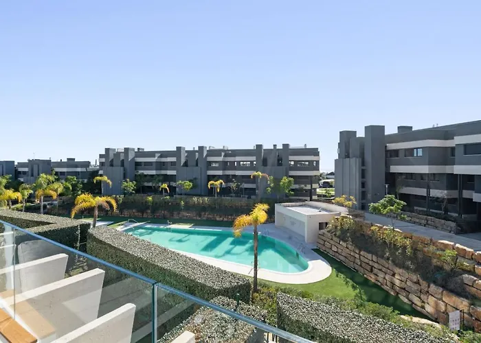 Retreat 3br With Ocean Views And Pool Access