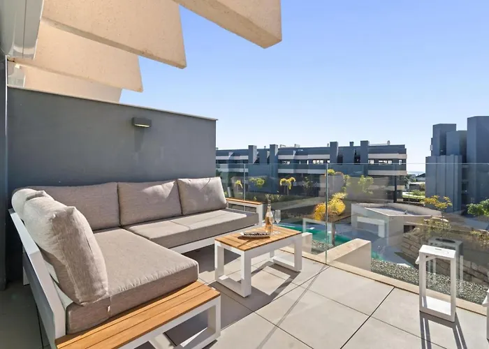 Retreat 3br With Ocean Views And Pool Access * Estepona