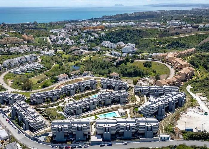 Retreat 3br With Ocean Views And Pool Access