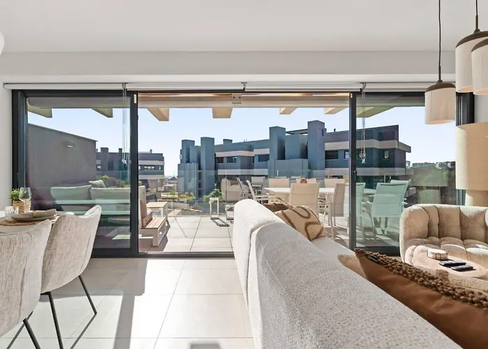 Retreat 3br With Ocean Views And Pool Access Apartment Estepona