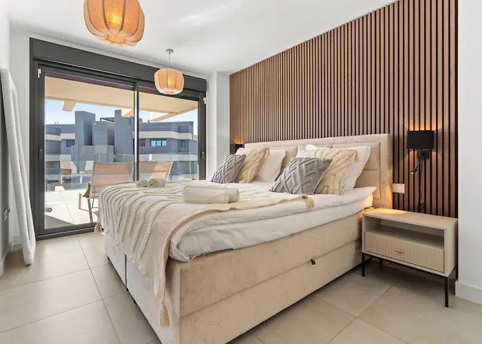 Retreat 3br With Ocean Views And Pool Access 埃斯特波纳