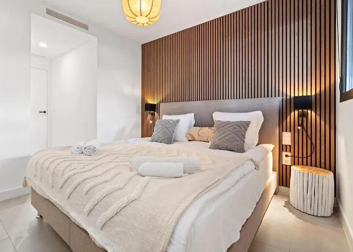 Retreat 3br With Ocean Views And Pool Access