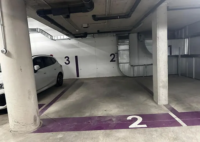 Apartment Retreat 3br With Ocean Views And Pool Access *