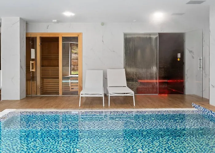 Retreat 3br With Ocean Views And Pool Access