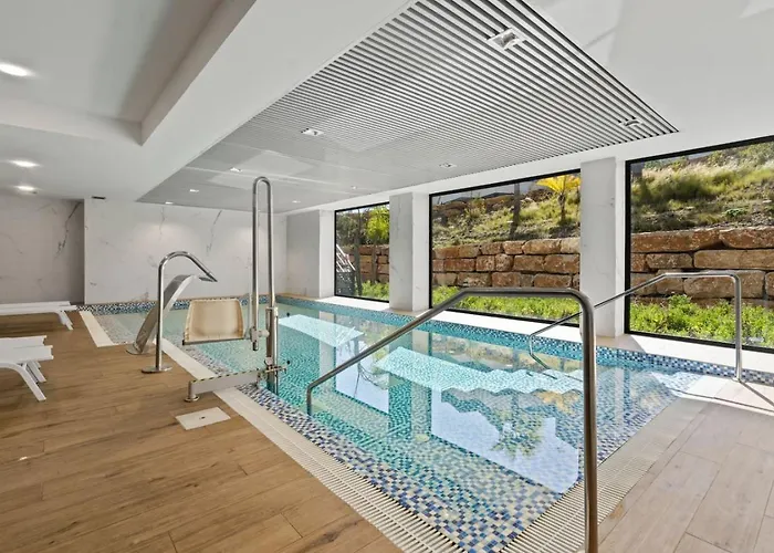 Retreat 3br With Ocean Views And Pool Access *