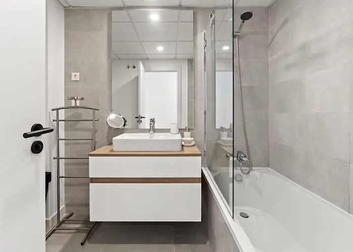 Retreat 3br With Ocean Views And Pool Access شقة إِستيبونا